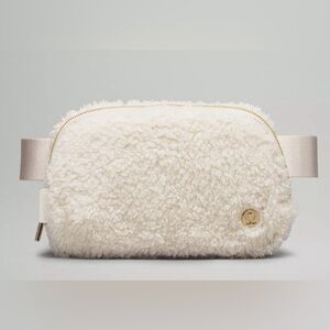 NWT Lululemon Fleece Winter Everywhere Belt Bag with gold-tone Hardware 1L